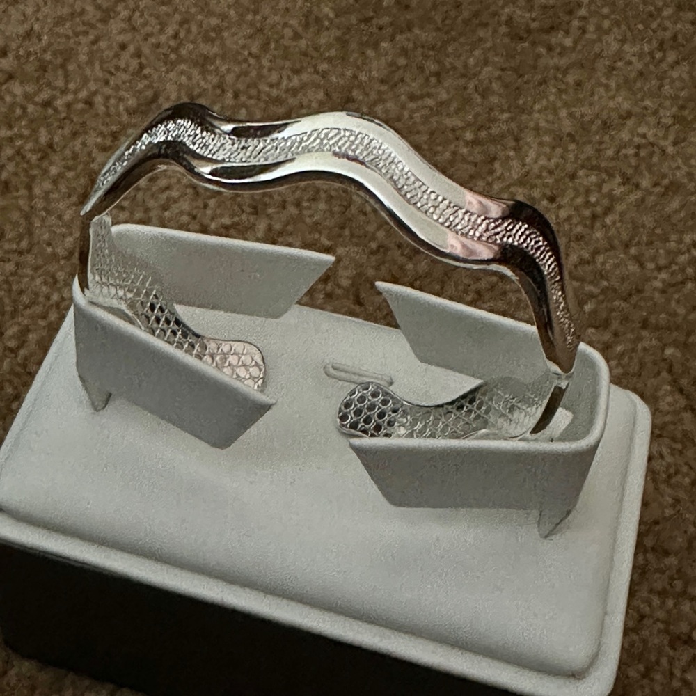 (GONE) Silver Bangle (A-4)